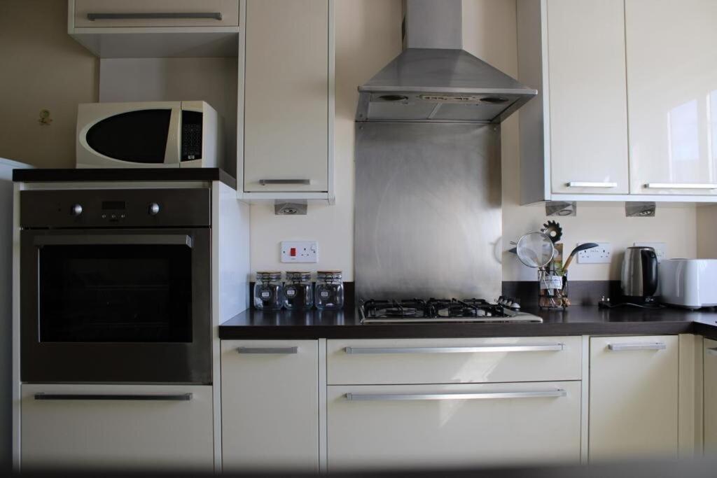 Two Bedroom Apartment, Free Parking, Close To Uclan And Free Wifi Preston  Eksteriør billede