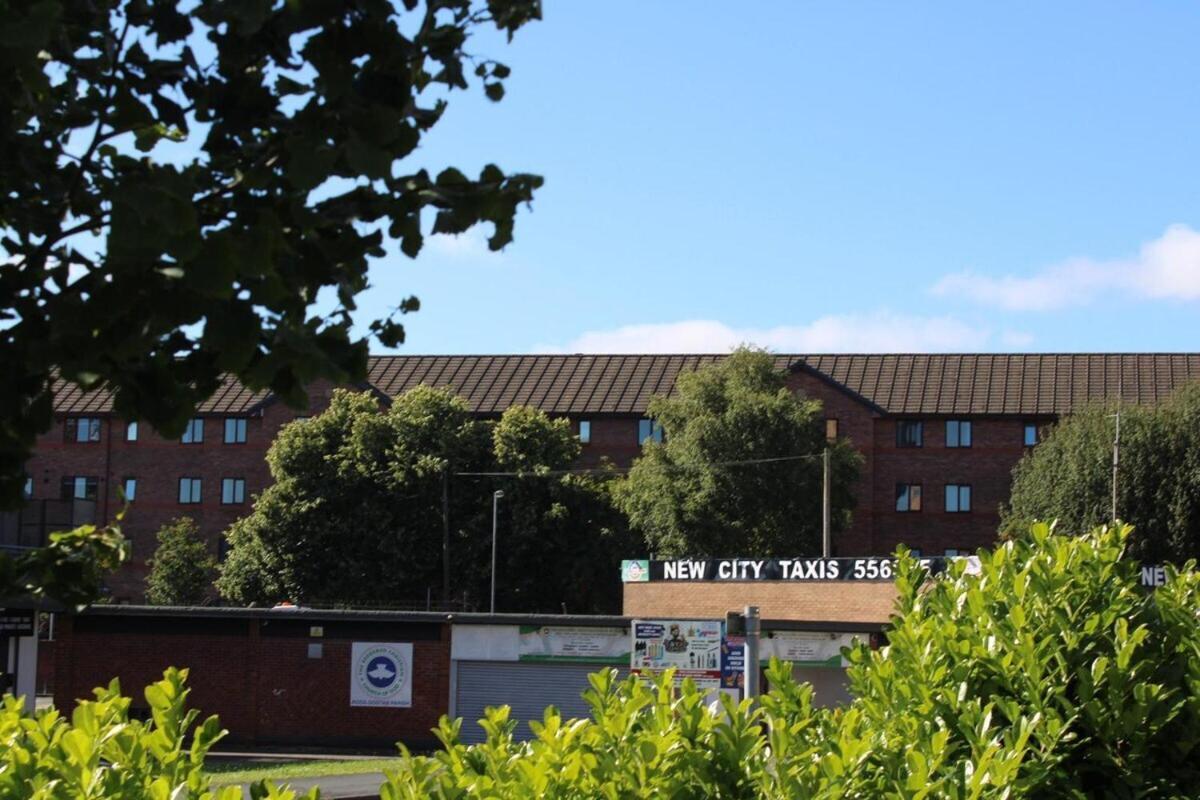 Two Bedroom Apartment, Free Parking, Close To Uclan And Free Wifi Preston  Eksteriør billede